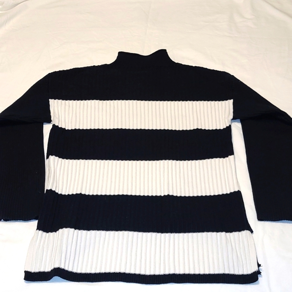 Gabby Isabella ROCK Turtleneck Sweater With Fringe Size XS - Picture 12 of 12